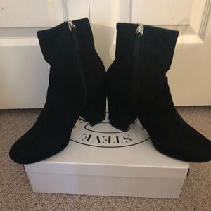 Steve Madden sz 7.5 Black Booties